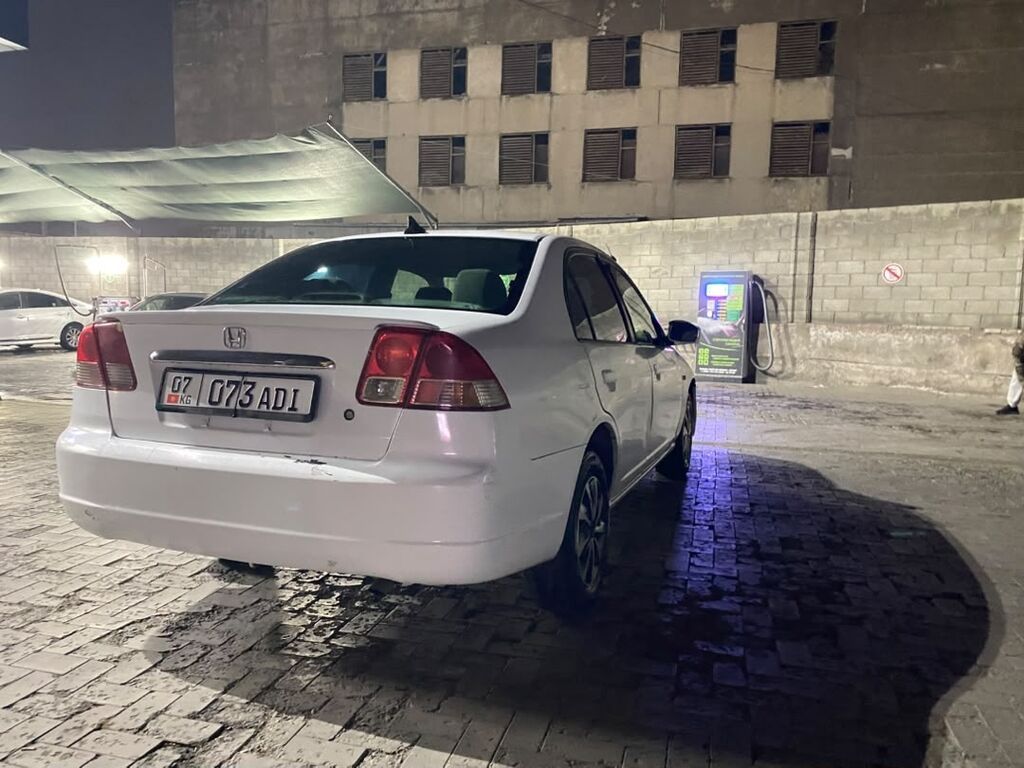 Honda Civic: 2002 г., 1.5 л, Автомат, Бензин, Седан: фото 3