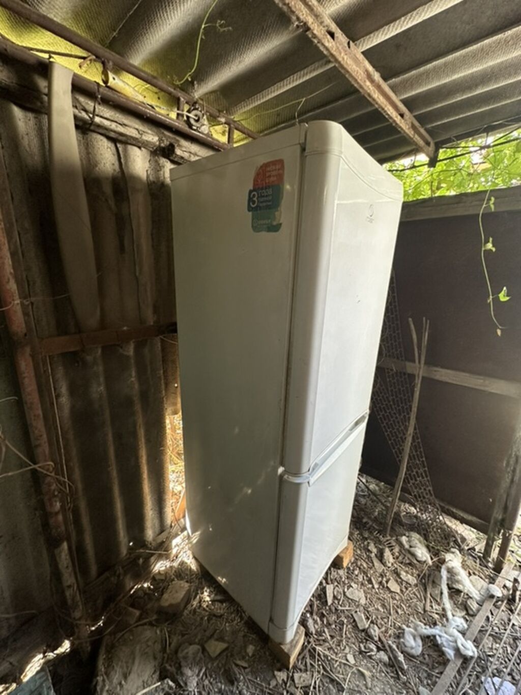 Холодильник Indesit, двухкамерный, белый, нижняя морозильная камера: фото 2