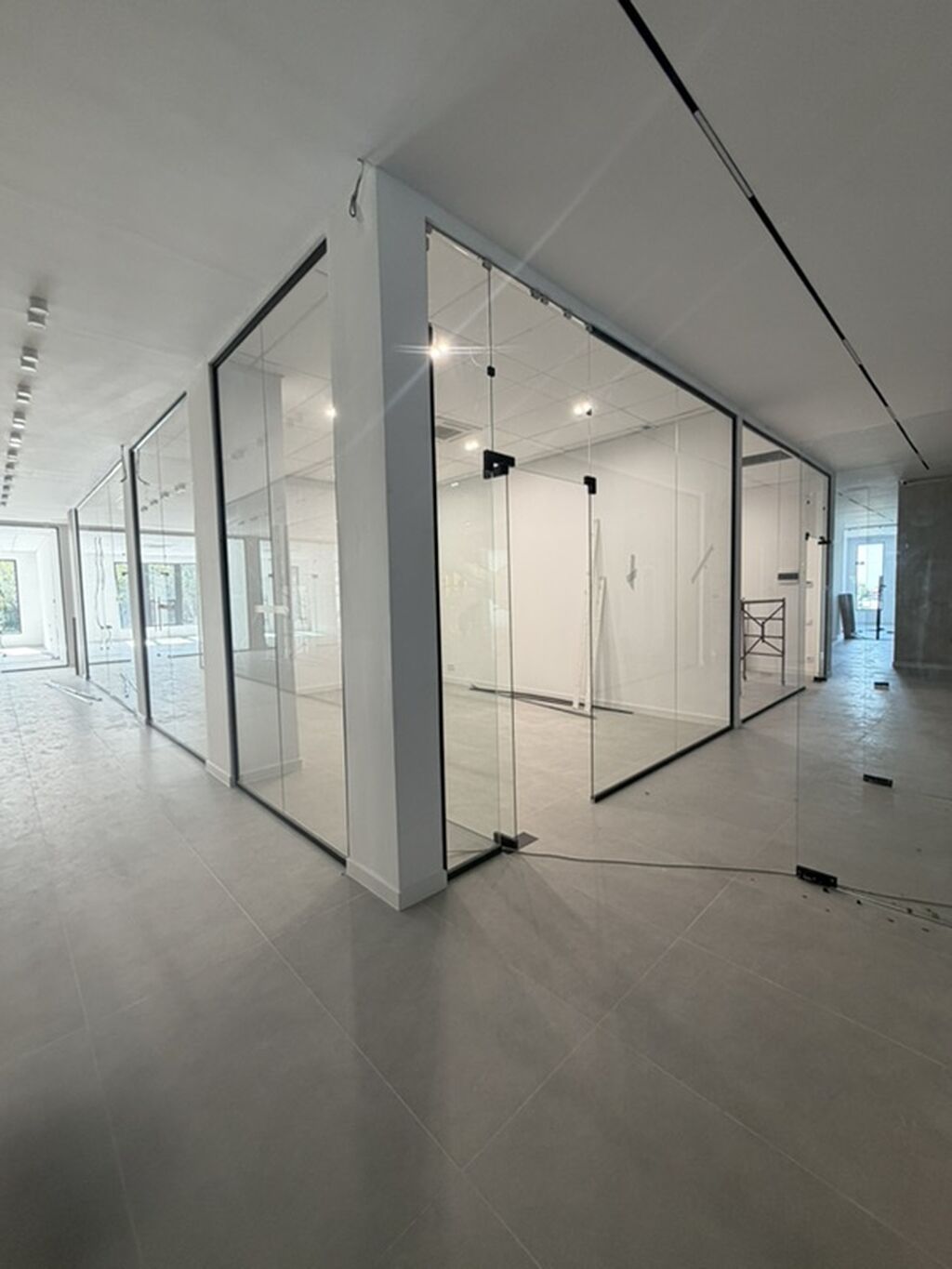 Сдаются бутики в бизнес‑центре ONE group, 2 этаж. 20-22m2 По цене и: фото 4
