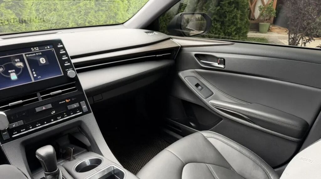 Toyota Avalon: 2018 г., 2.5 л, Вариатор, Гибрид, Седан: фото 6