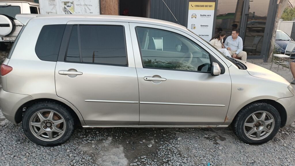 Mazda Verisa: 2003 г., 1.3 л, Автомат, Бензин, Хэтчбэк: фото 2