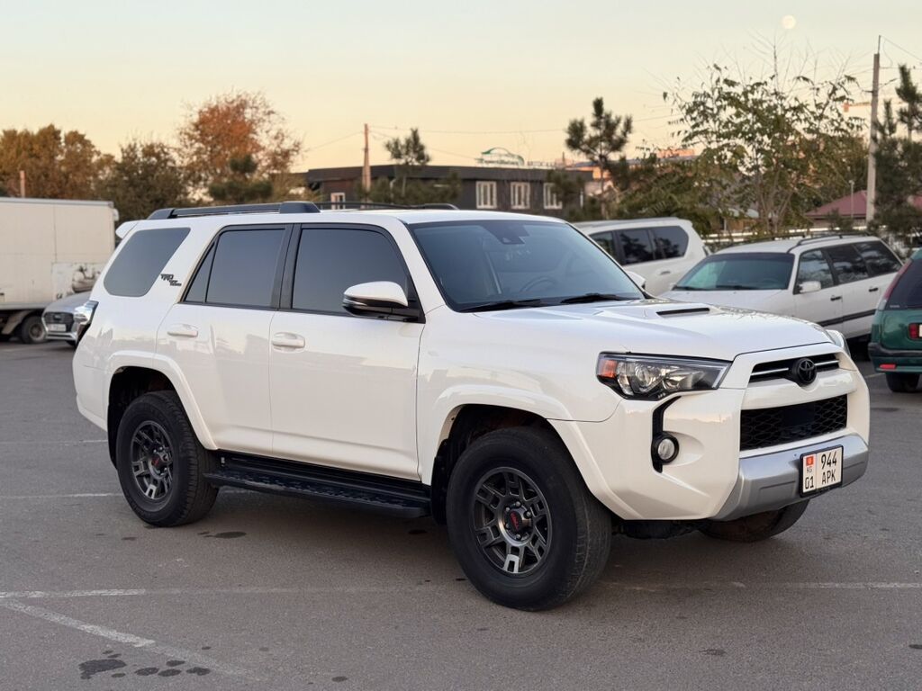 Toyota 4Runner: 2020 г., 4 л, Автомат, Бензин, Внедорожник: фото 1