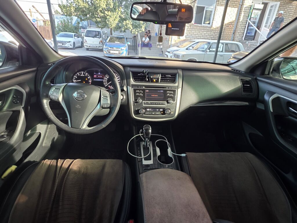Nissan Altima: 2017 г., 2.5 л, Вариатор, Бензин, Седан: фото 2