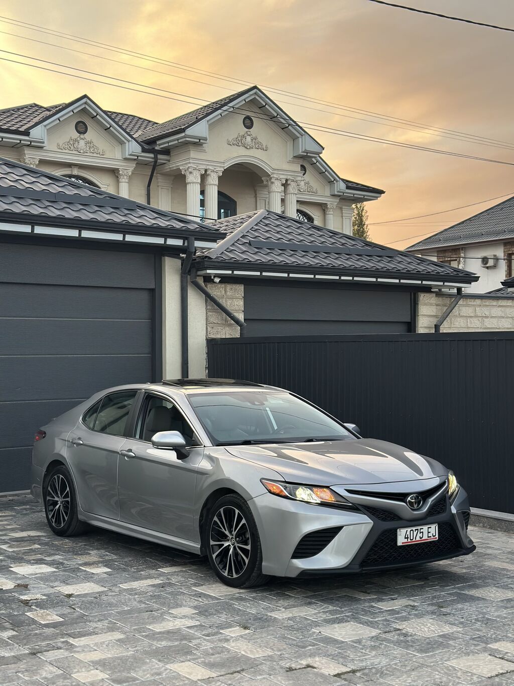 Toyota Camry: 2020 г., 2.5 л, Автомат, Бензин, Седан: фото 1