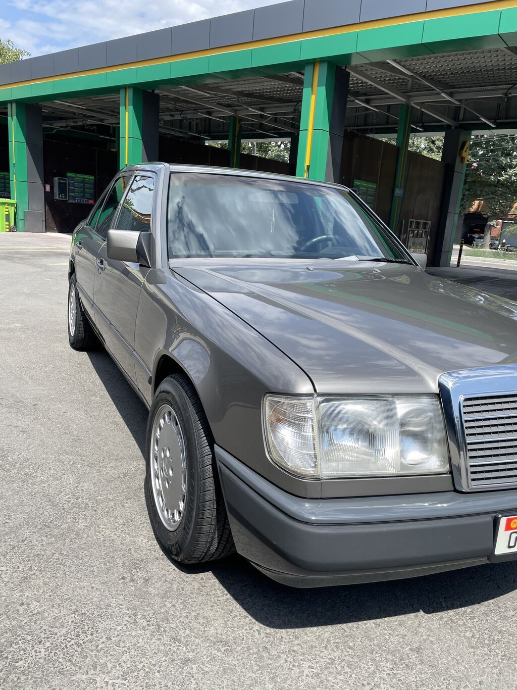 Mercedes-Benz W124: 1988 г., 2.3 л, Механика, Бензин, Седан: фото 6