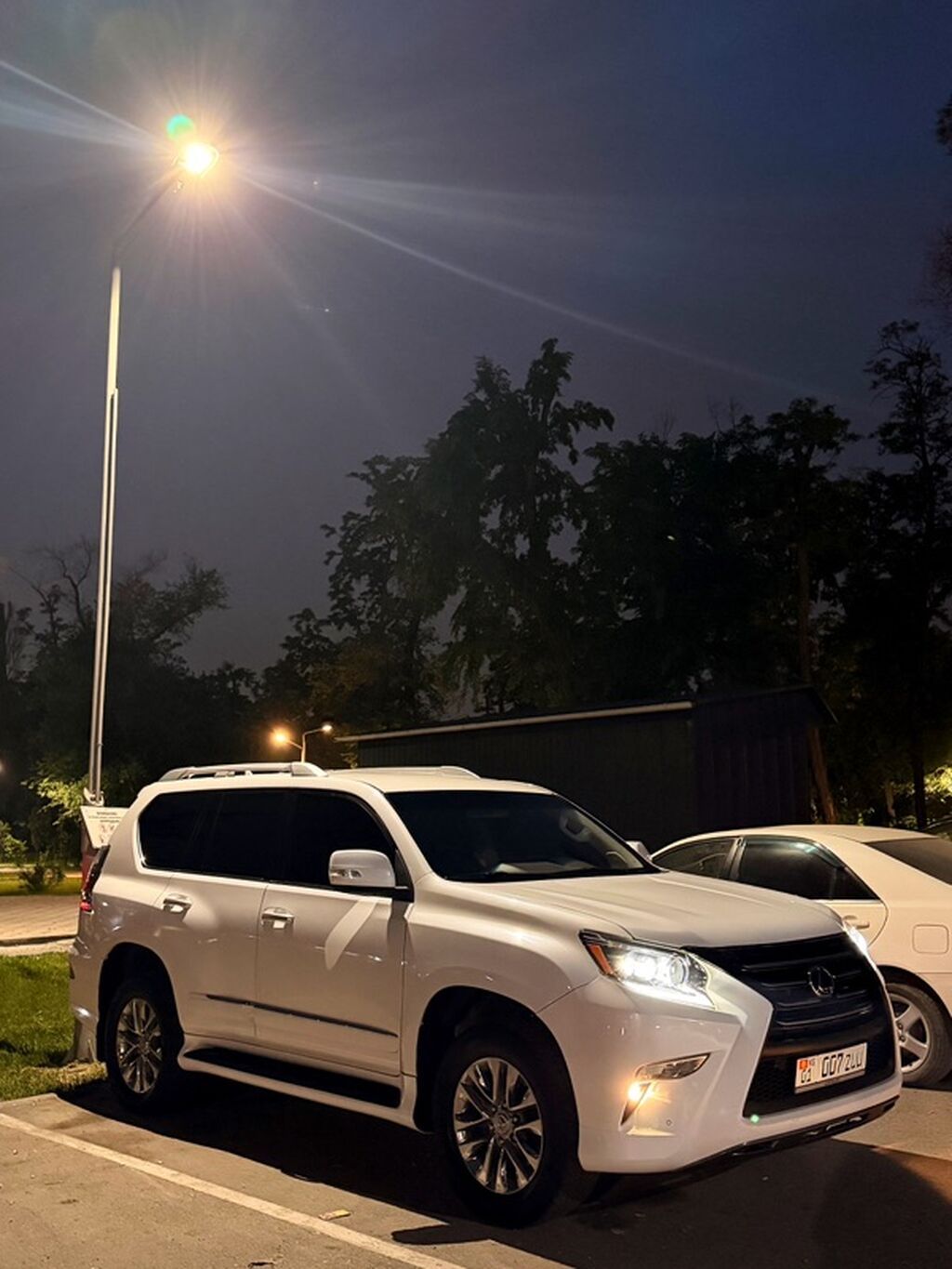 Lexus GX: 2016 г., 4.6 л, Автомат, Бензин, Внедорожник: фото 3
