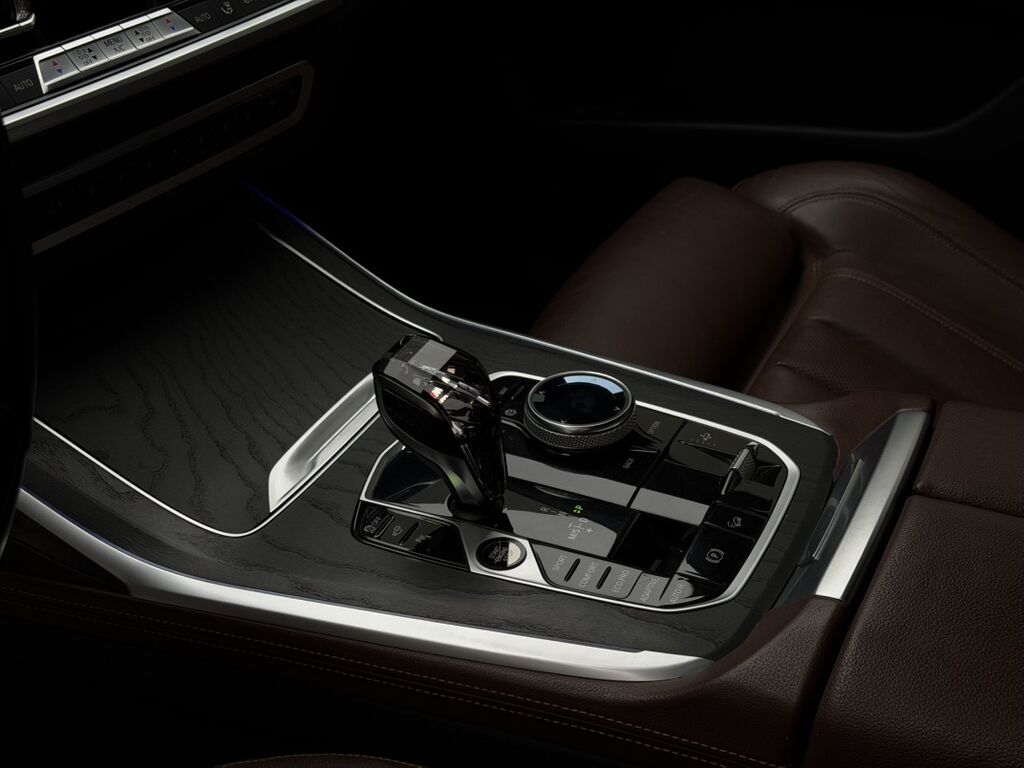 BMW X7: 2021 г., 3 л, Автомат, Гибрид, Внедорожник: фото 2