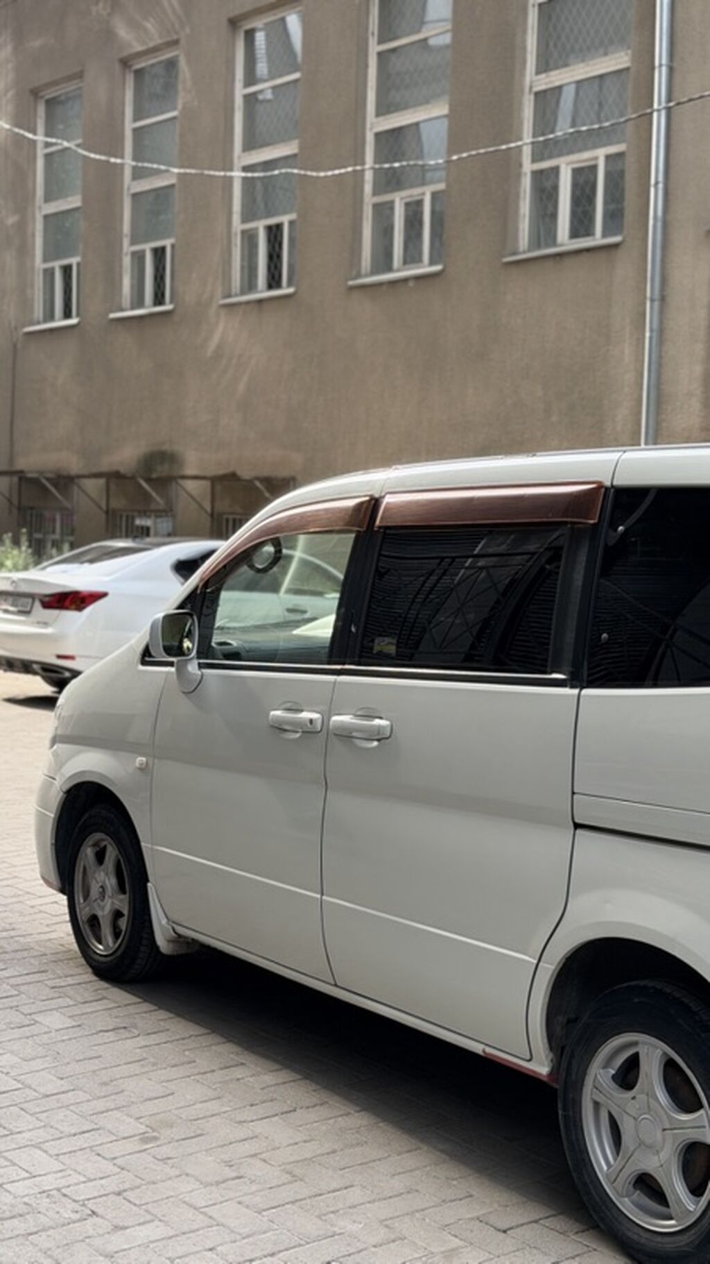 Nissan Serena: 2002 г., 2 л, Автомат, Бензин, Минивэн: фото 6