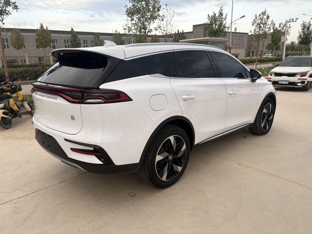 BYD Tang: 2023 г., 1.5 л, Автомат, Гибрид, Кроссовер: фото 5