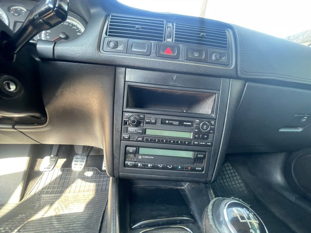 Volkswagen Golf: 2002 г., 1.6 л, Механика, Бензин, Хэтчбэк: фото 8