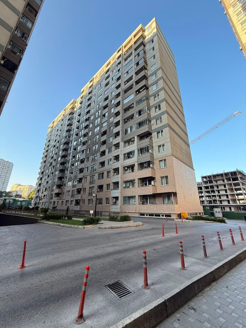Yasamal, 3 otaqlı, Yeni tikili, m. İnşaatçılar, 89 kv. m