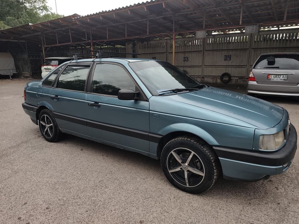 Volkswagen Passat: 1990 г., 1.8 л, Механика, Газ, Седан: фото 2