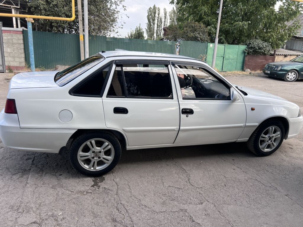 Daewoo Nexia: 2012 г., 1.5 л, Механика, Бензин, Седан: фото 3