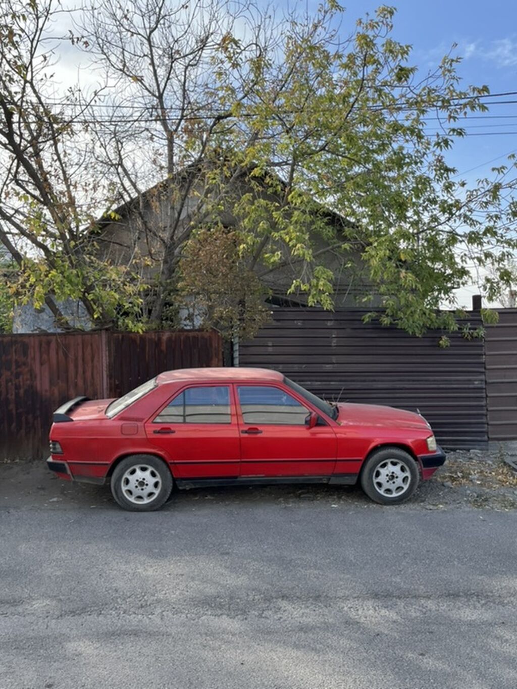 Mercedes-Benz 190: 1984 г., 2 л, Механика, Бензин, Седан: фото 4