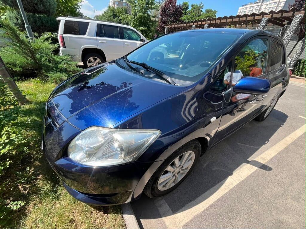 Toyota Auris: 2009 г., 1.6 л, Механика, Бензин, Хэтчбэк: фото 4