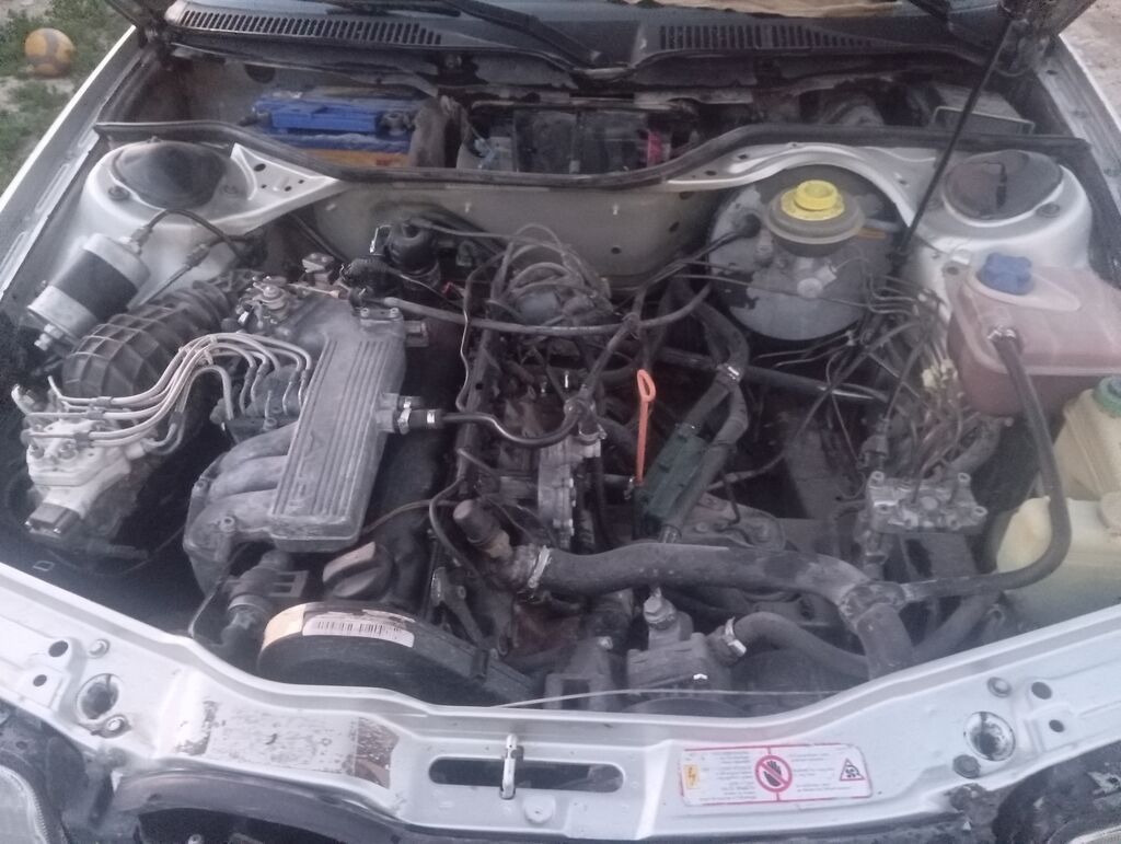 Audi 100: 1991 г., 2.3 л, Механика, Бензин, Универсал: фото 5