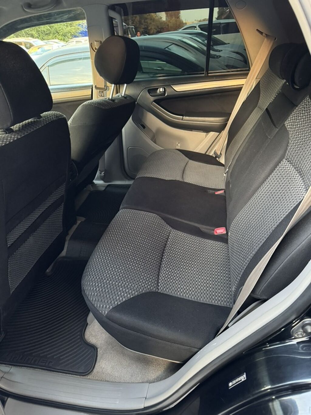 Toyota 4Runner: 2005 г., 4 л, Автомат, Бензин, Внедорожник: фото 6