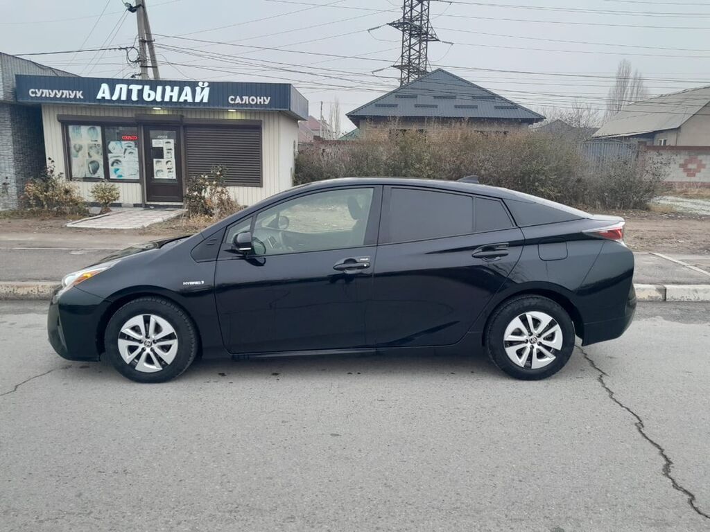 Toyota Prius: 2016 г., 1.8 л, Автомат, Гибрид, Хэтчбэк — фото 1