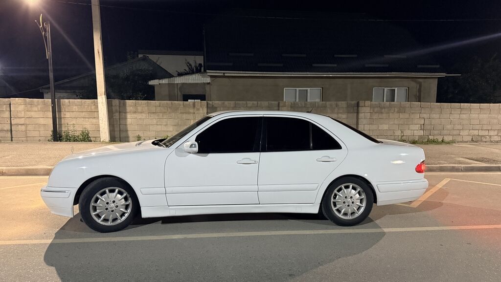 Mercedes-Benz E-Class: 2001 г., 2.2 л, Механика, Дизель, Седан: фото 1