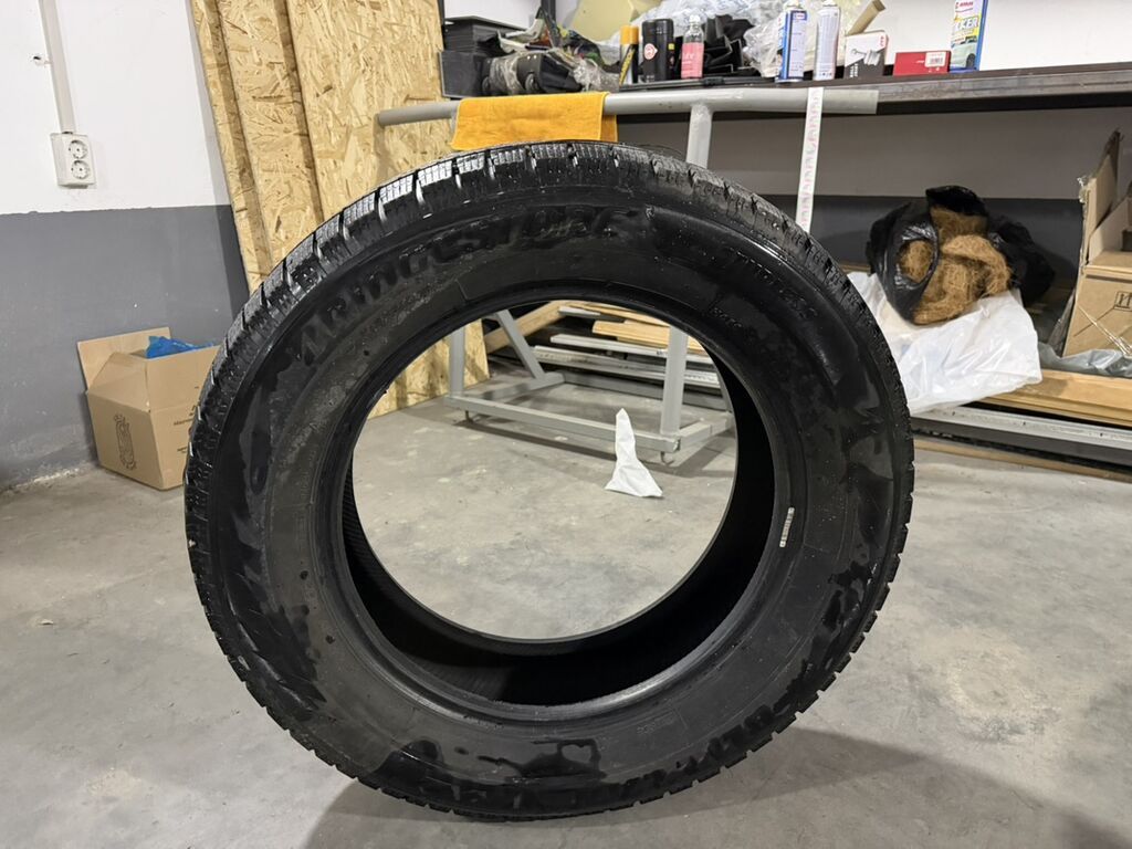 Комплект зимних шин НОВЫХ Bridgestone Blizzak DM-V2, размер 225/60: фото 3