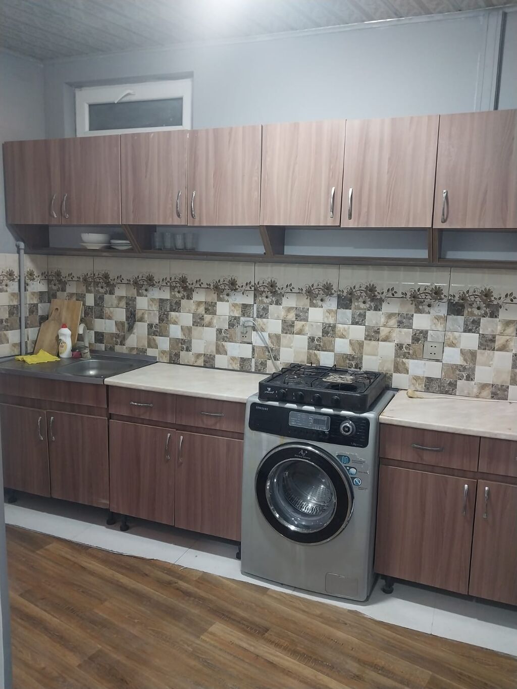 Nasosnu,Şirvan massivi,hərbi hissənin yaxınlığında 2 otaqlı,həyət evi