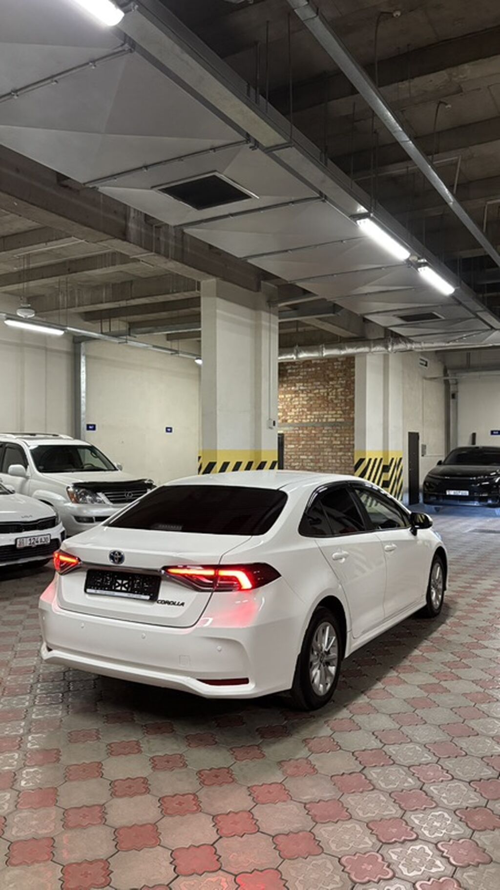 Toyota Corolla: 2020 г., 1.8 л, Автомат, Гибрид, Седан: фото 5