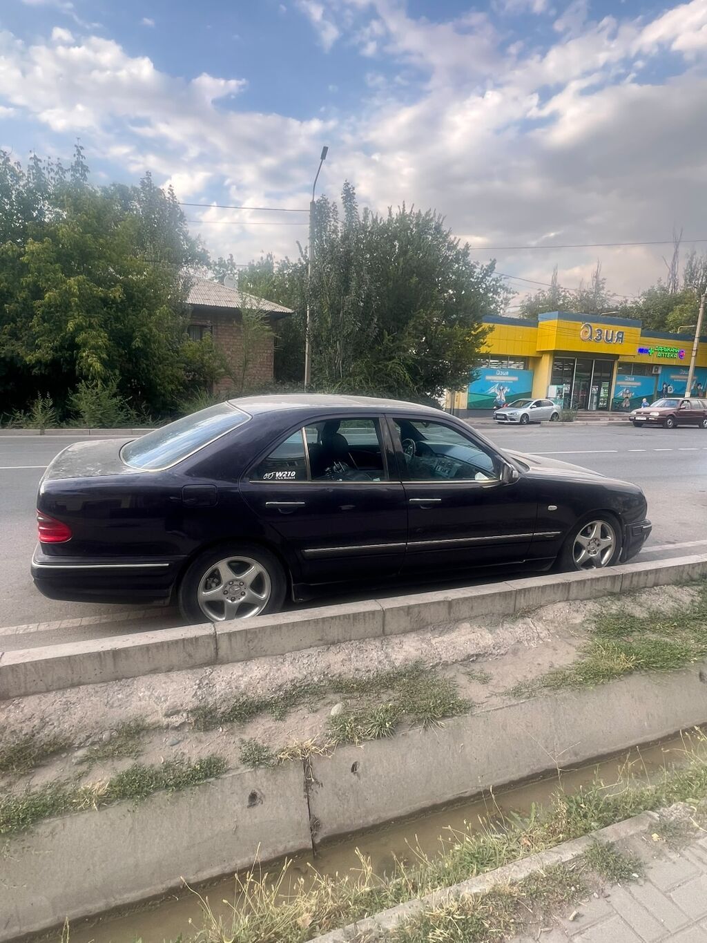 Mercedes-Benz E-Class: 1996 г., 4.2 л, Автомат, Бензин, Седан: фото 3