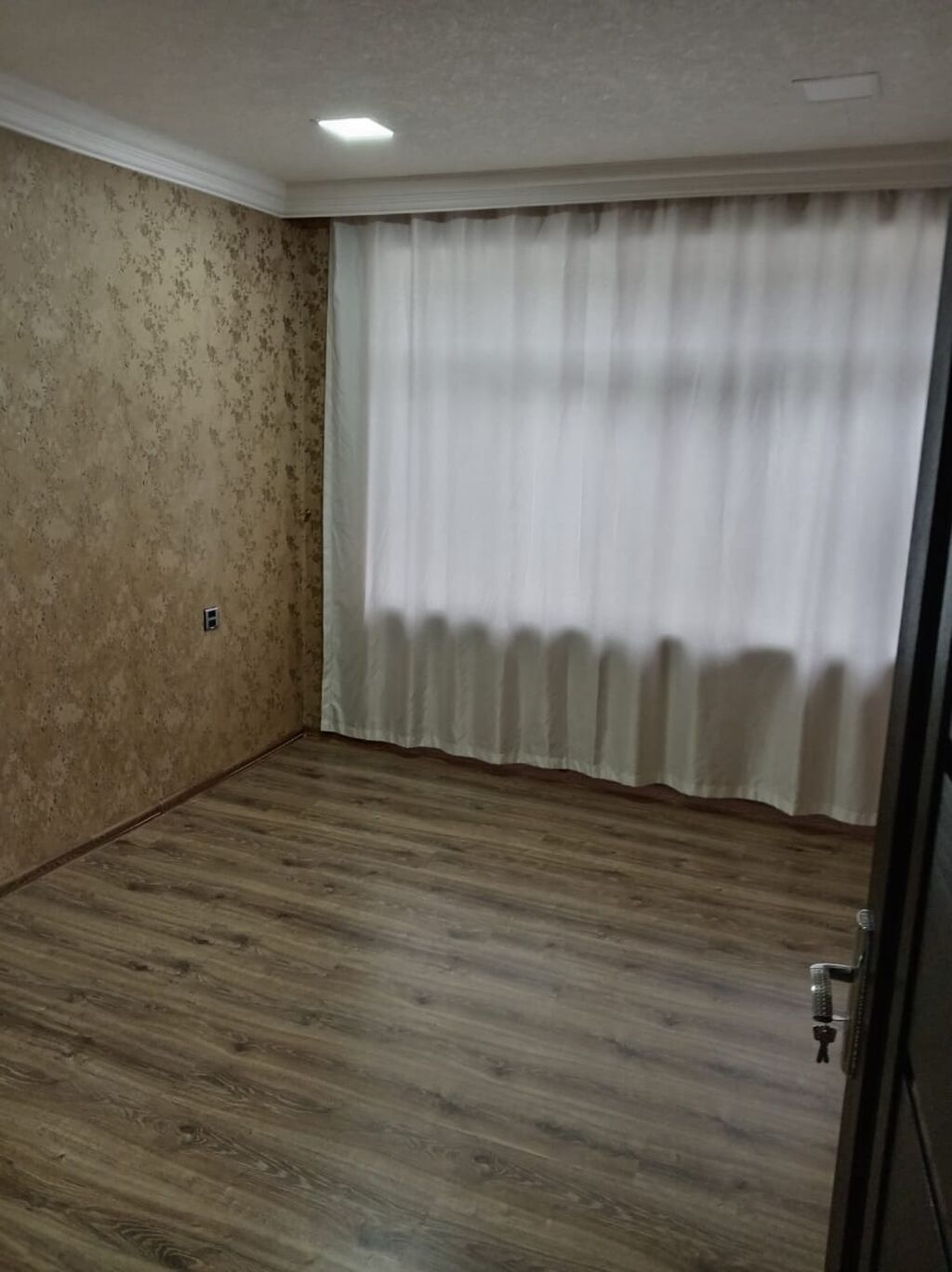 🏠 SATILIR! 📍 Ünvan: Gülüstan qəsəbəsi, Araz Marketlə üzbəüz 🏢