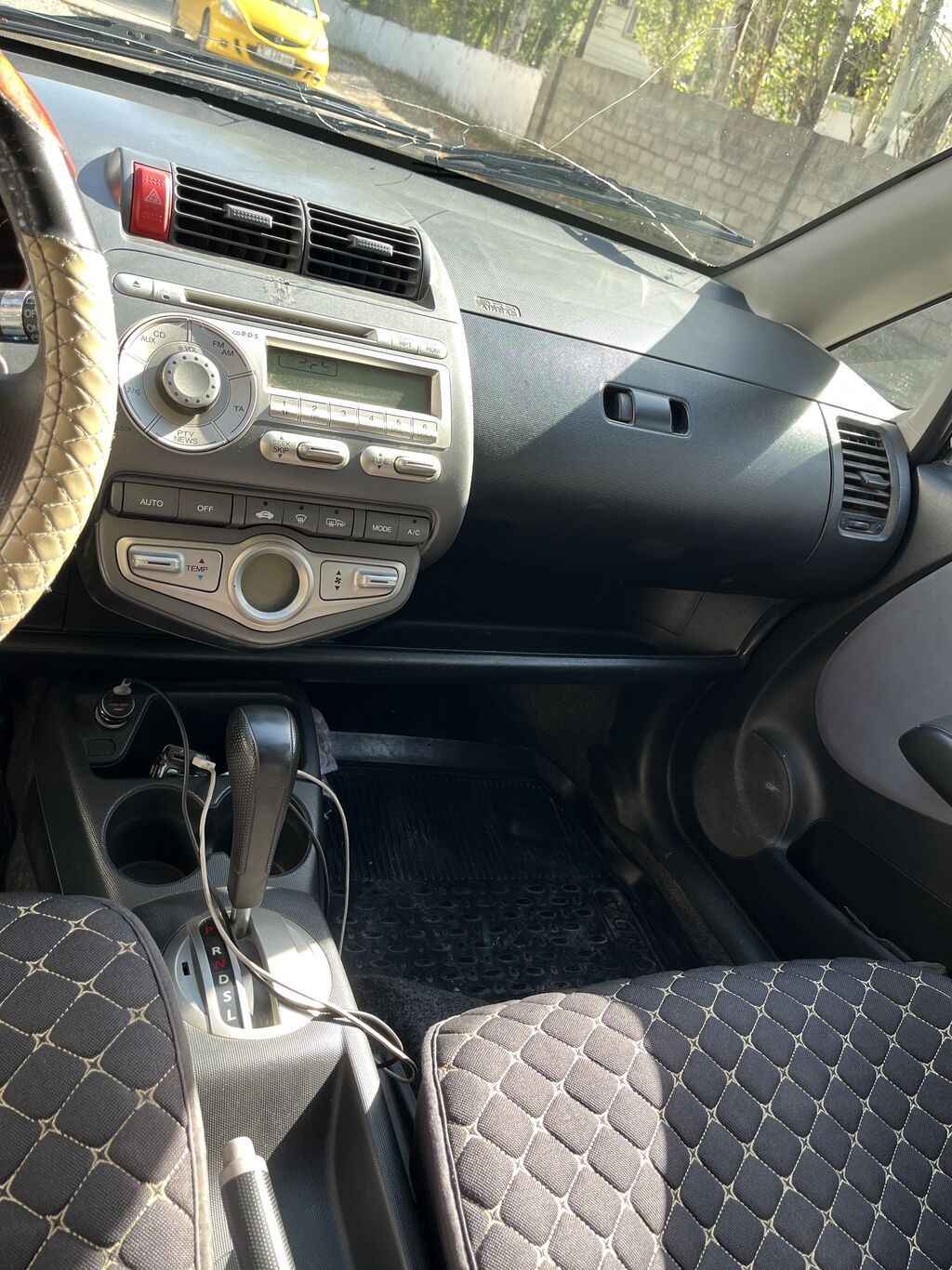 Honda Jazz: 2005 г., 1.5 л, Автомат, Бензин, Хэтчбэк: фото 5