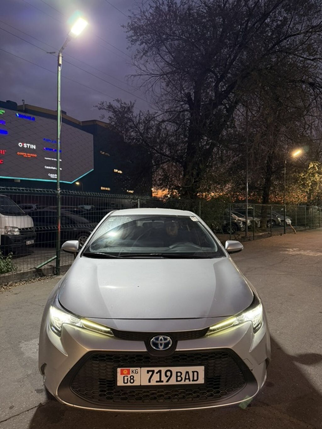 Toyota Corolla: 2020 г., 1.8 л, Вариатор, Гибрид, Седан: фото 2