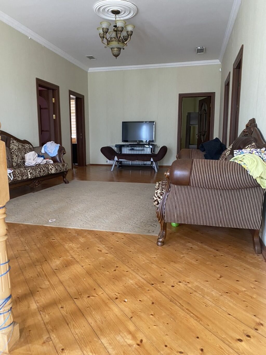 6 otaqlı, 300 kv. m, Orta təmir