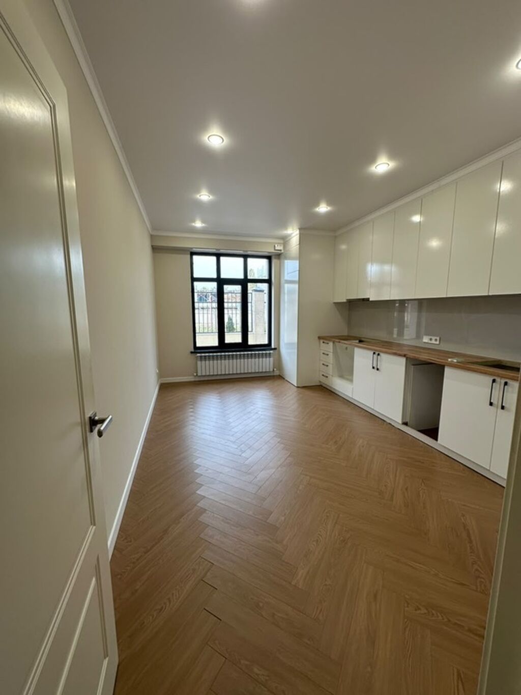 3 комнаты, 81 м², Киргизия 1 Элитка, 1 этаж, Дизайнерский ремонт