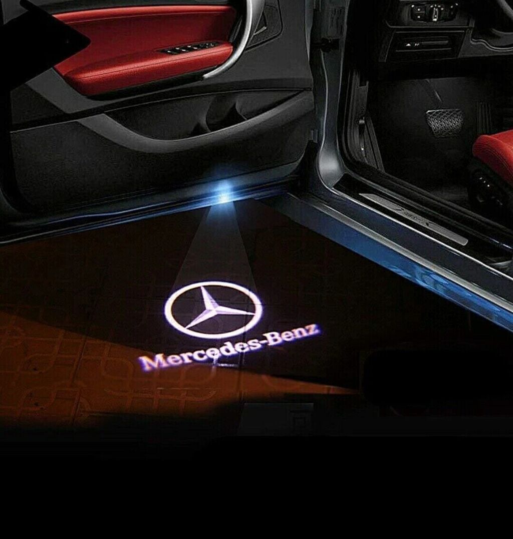 Проекция w. Подсветка двери с логотипом Мерседес AMG w211. Подсветка двери AMG АМГ w163. Подсветка значка Mercedes gl x166. Проектор лого Mercedes w205.