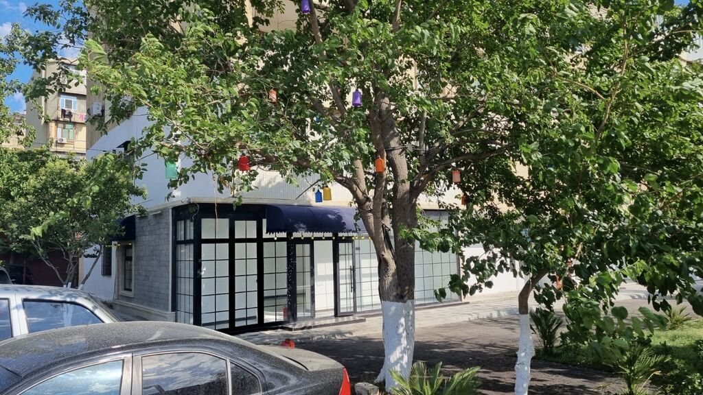 Ümumi 105 kvdır 1ci mərtəbə 75 kv zirzəmi isə 30 kvdır,qarışısında