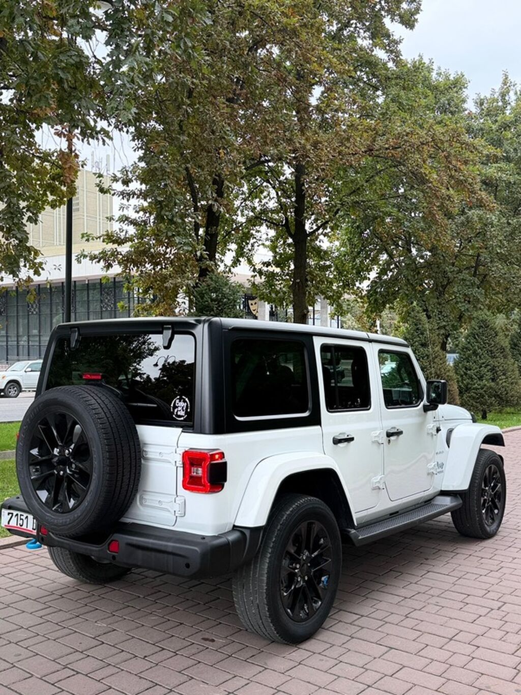Jeep Wrangler: 2022 г., 2 л, Автомат, Гибрид, Внедорожник: фото 8