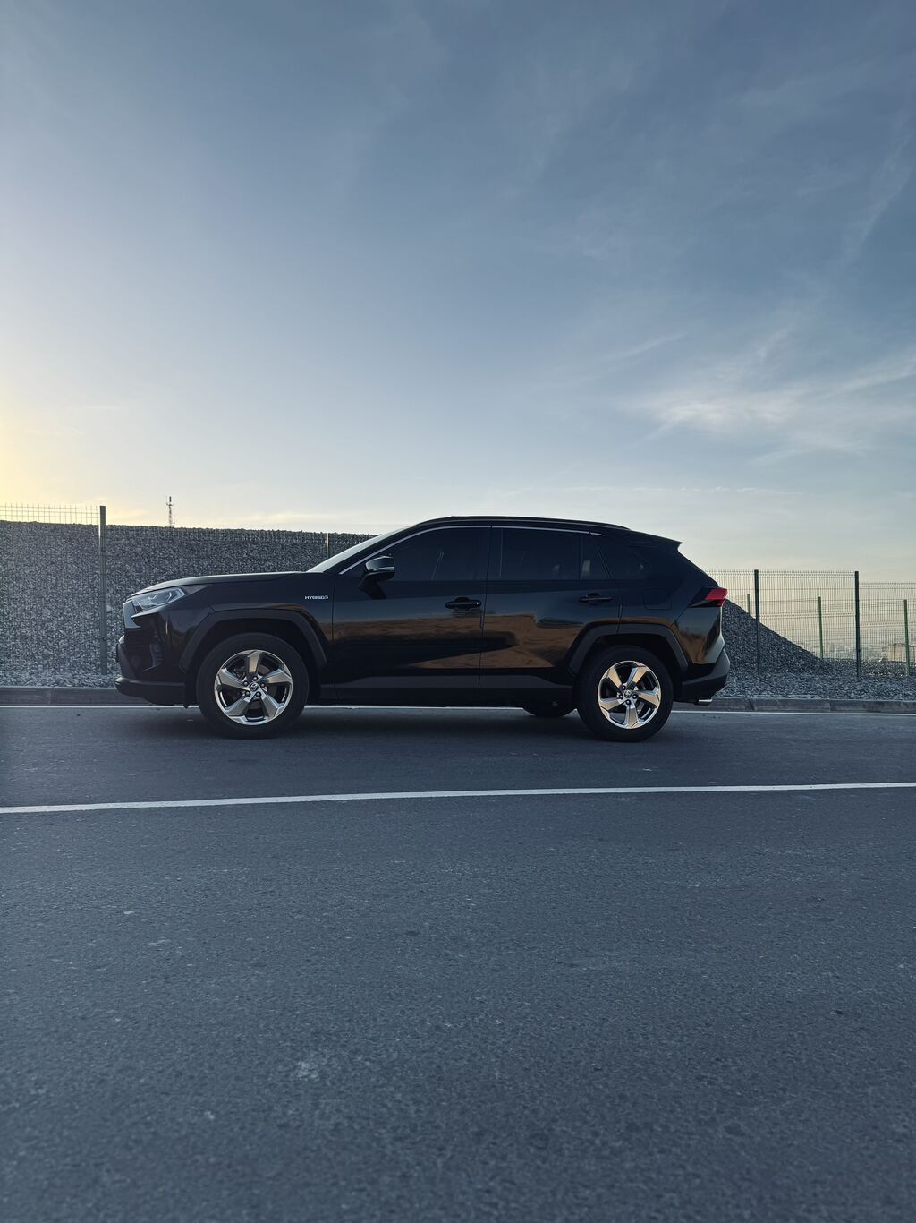 Toyota RAV4: 2021 г., 2.5 л, Автомат, Гибрид, Кроссовер: фото 4