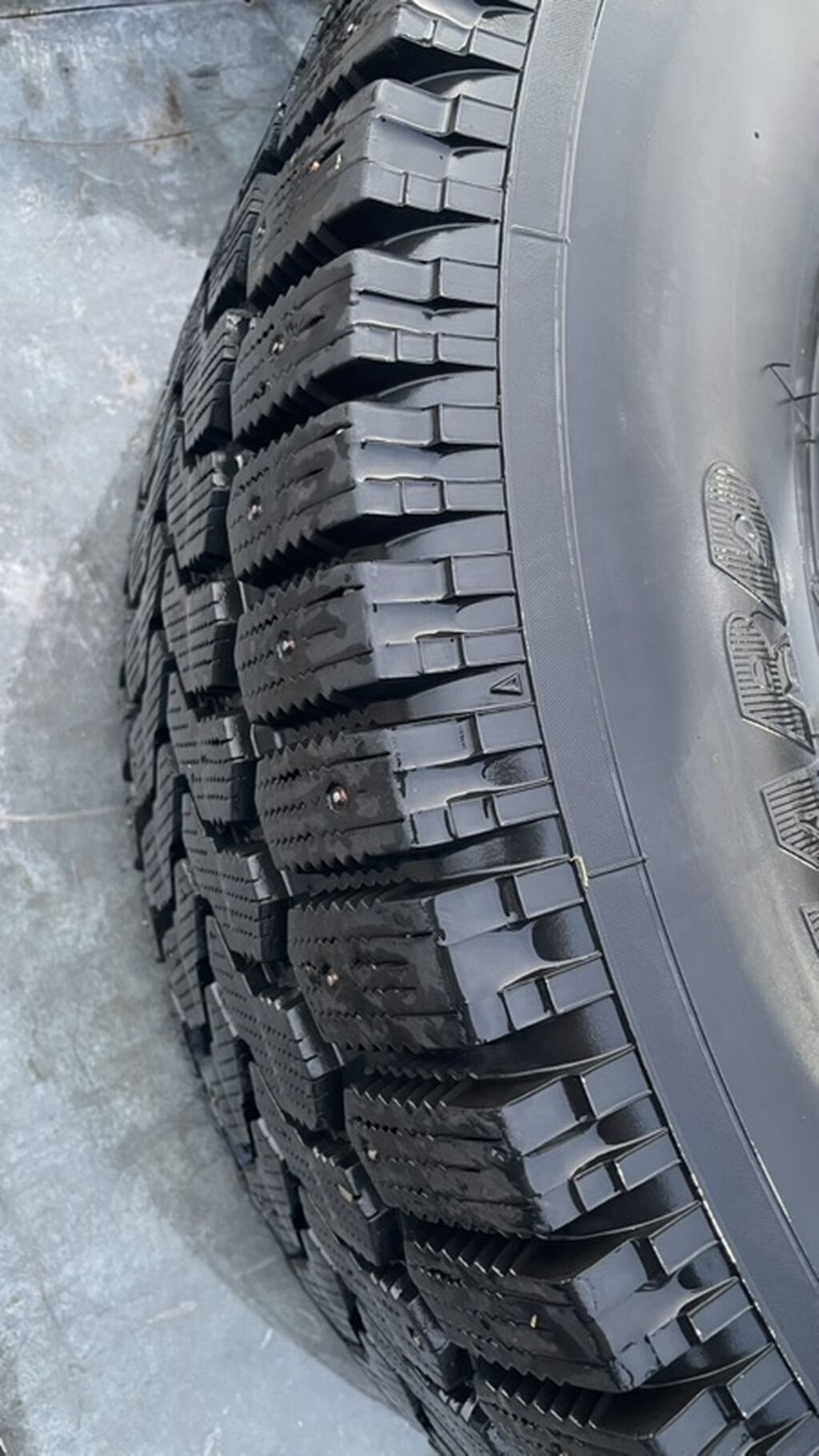Комплект зимних шин с шипами на дисках - Шины Yokohama iceGUARD STUD: фото 7