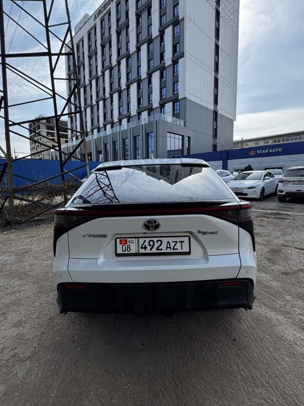 Toyota bZ4X: 2024 г., Электромобиль, Кроссовер: фото 3