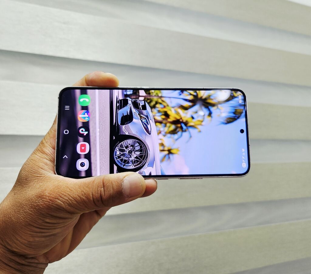Samsung Galaxy S22, Б/у, 256 ГБ, цвет - Серебристый, 1 SIM, 2 SIM, eSIM — фото 1