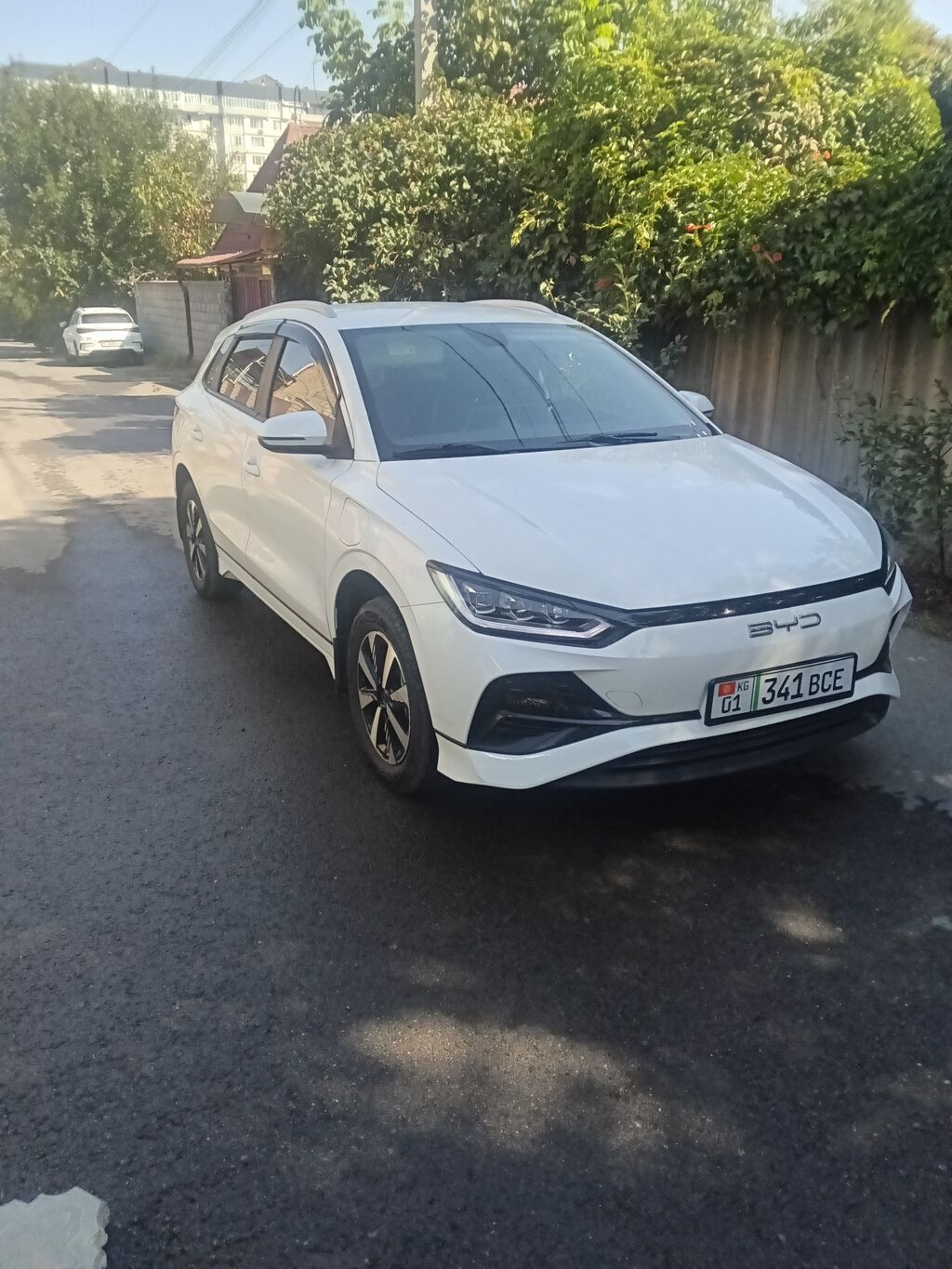 BYD E2: 2023 г., Автомат, Гибрид, Кроссовер: фото 2