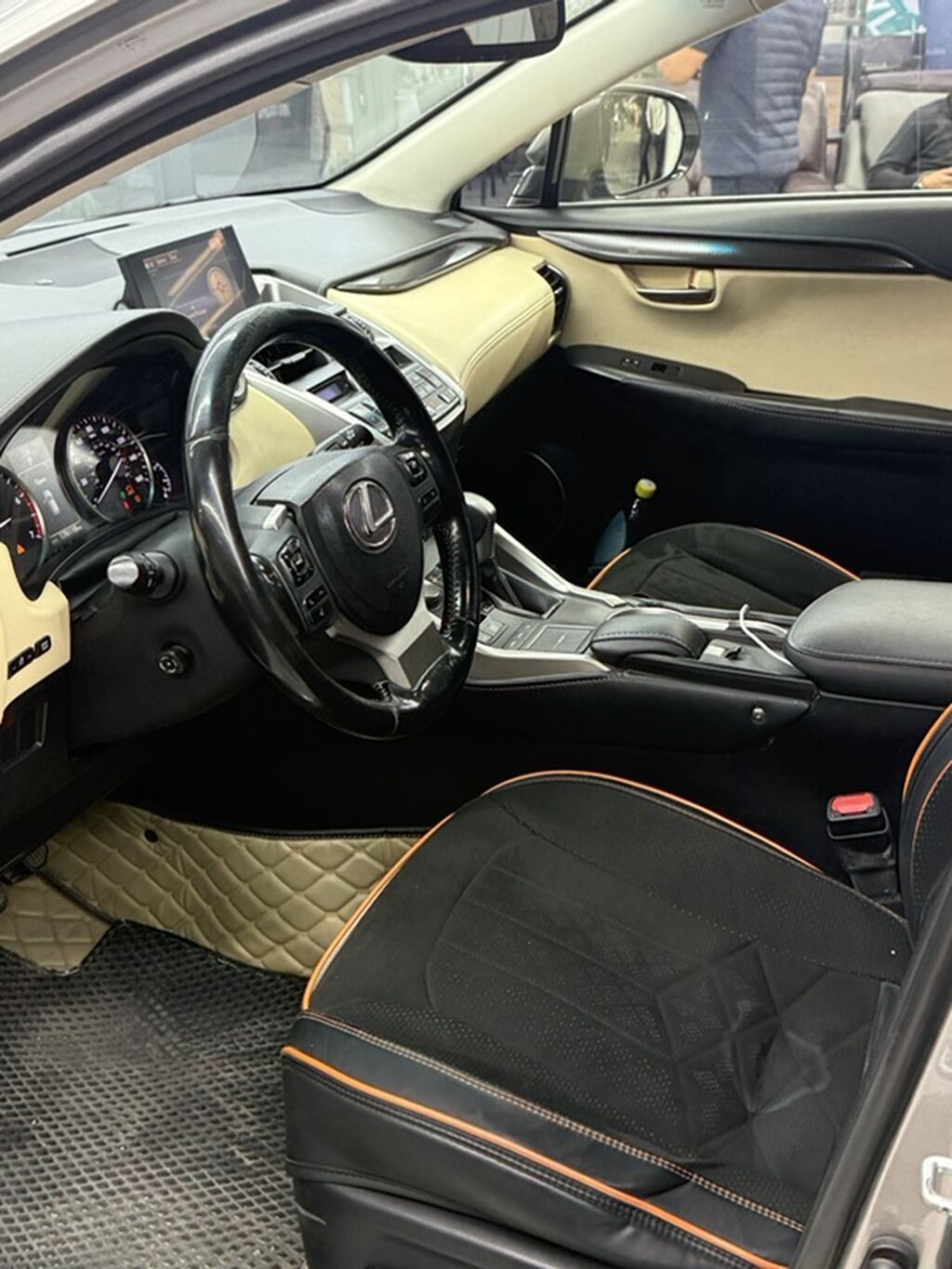 Lexus NX: 2016 г., 2 л, Автомат, Бензин, Кроссовер: фото 7