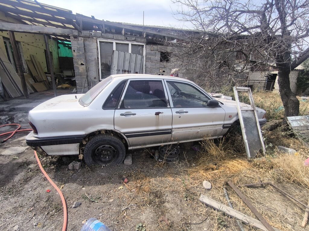 Mitsubishi Galant: 1991 г., Бензин, Седан: фото 3