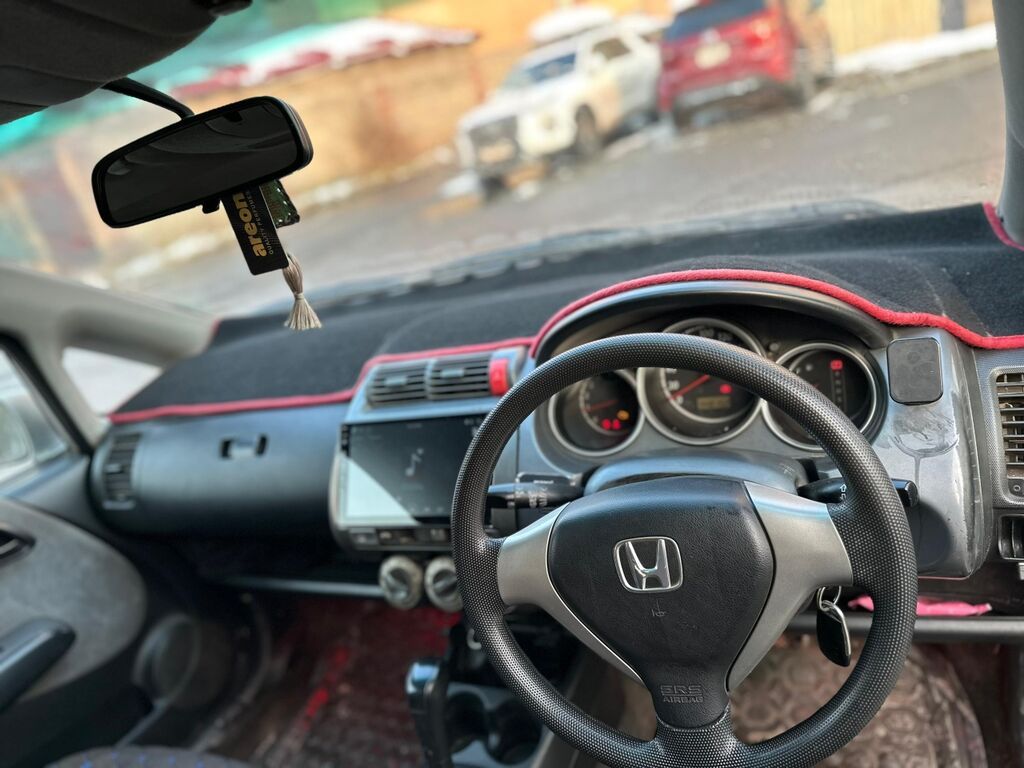 Honda Fit: 2003 г., 1.3 л, Автомат, Бензин, Хэтчбэк: фото 3