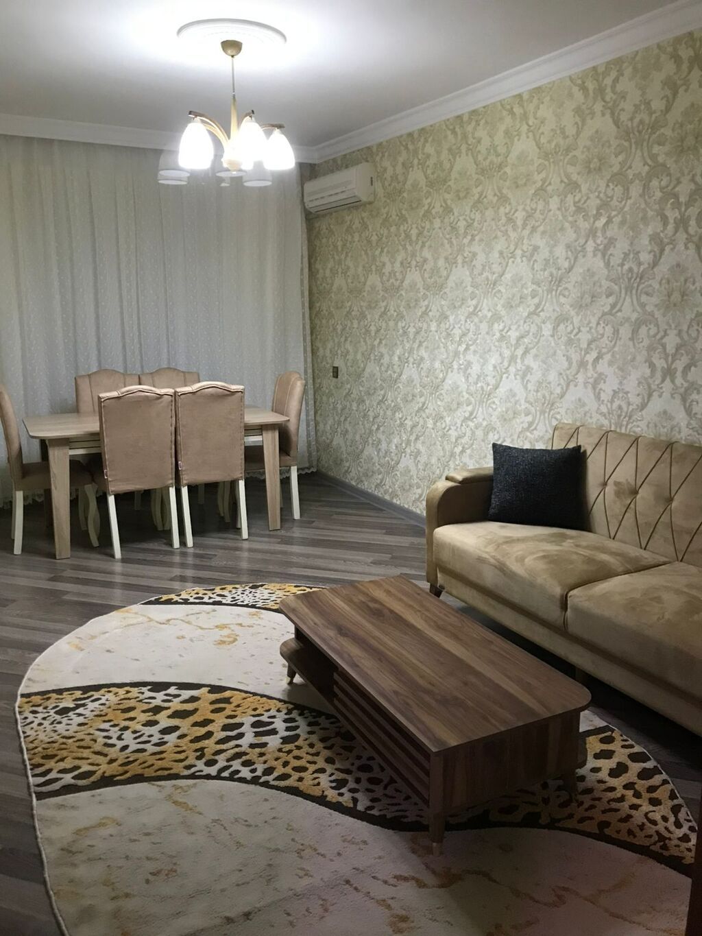 Xozeykalı mənzil işləyən xanımlara kirayə verilir. Ev şəkildə