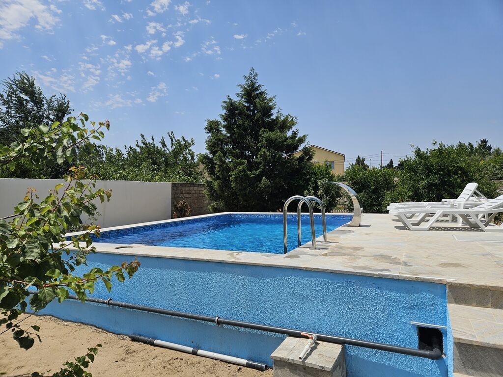 Mərdəkan 5 otaqlı, 150 kv. m, Yeni təmirli