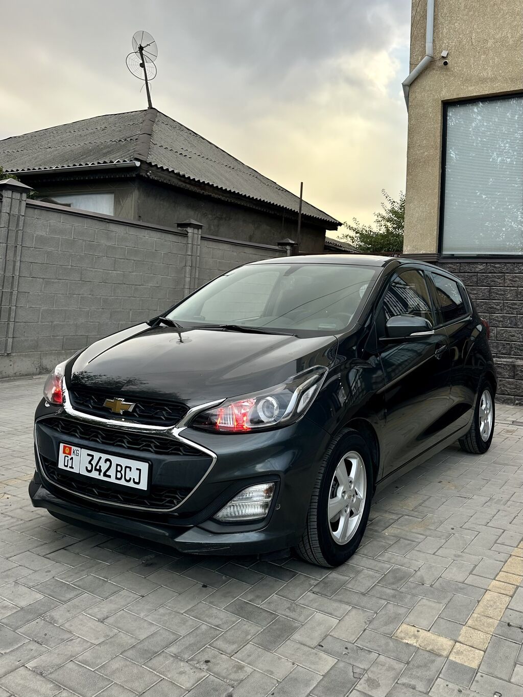 Chevrolet Spark: 2018 г., 1 л, Автомат, Бензин, Хэтчбэк: фото 1