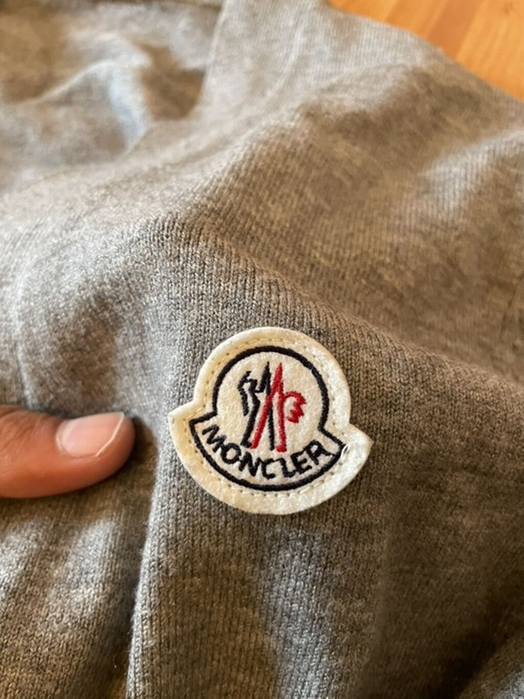 Серый кардиган Moncler - Материал: тонкий мягкий трикотаж (состав: фото 3