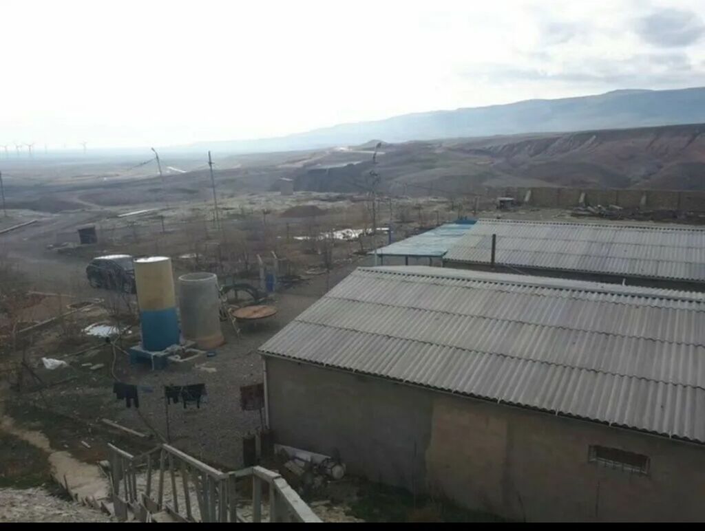 Satılır: Heyvandarlıq kompleksi/ferma sahəsi - Geniş, hasarlanmış