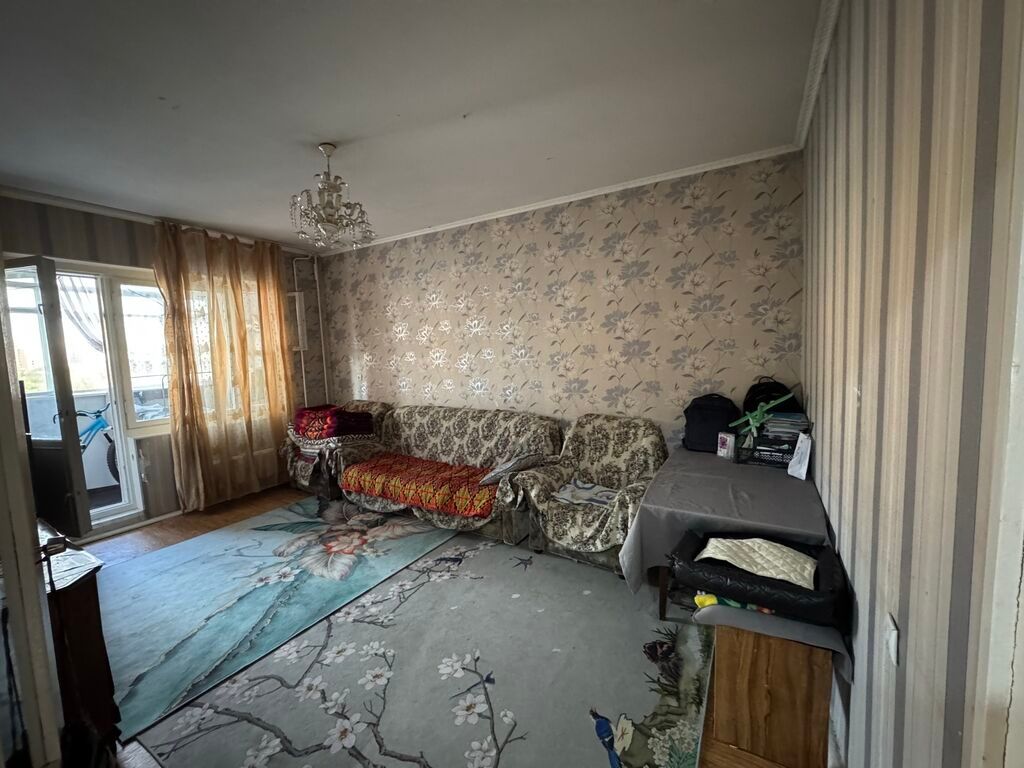 3 комнаты, 78 м², 12 мкр 106 серия, 8 этаж, Старый ремонт: фото 3