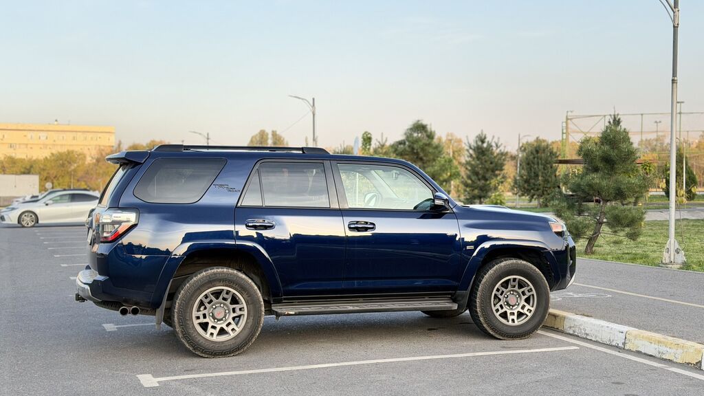 Toyota 4Runner: 2020 г., 4 л, Автомат, Бензин, Внедорожник: фото 4